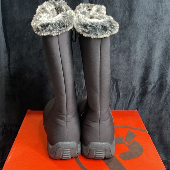 Propet Women's Black Boots size 8 wide width. - Picture 4 of 14